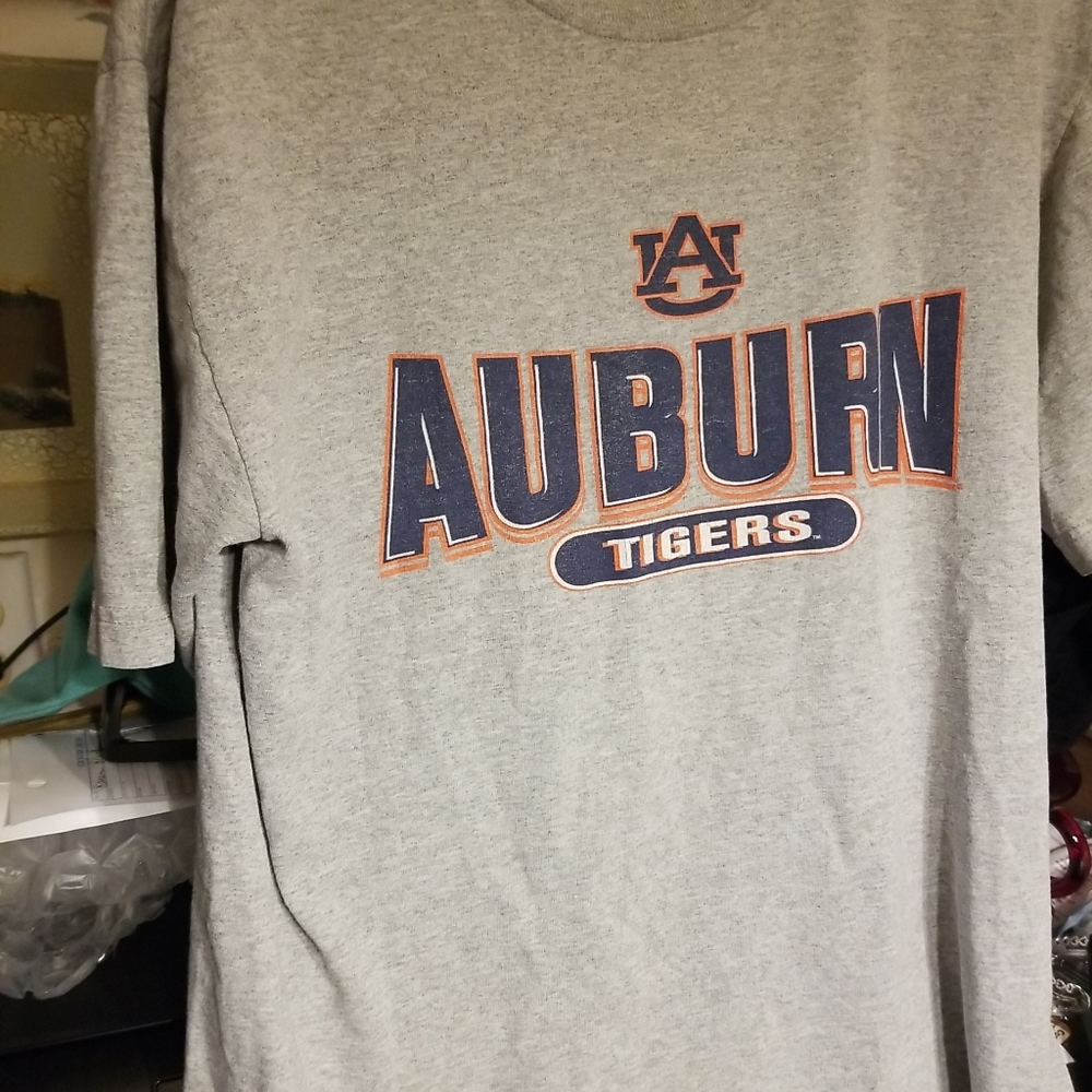 NCAA Auburn University t Medium great shape